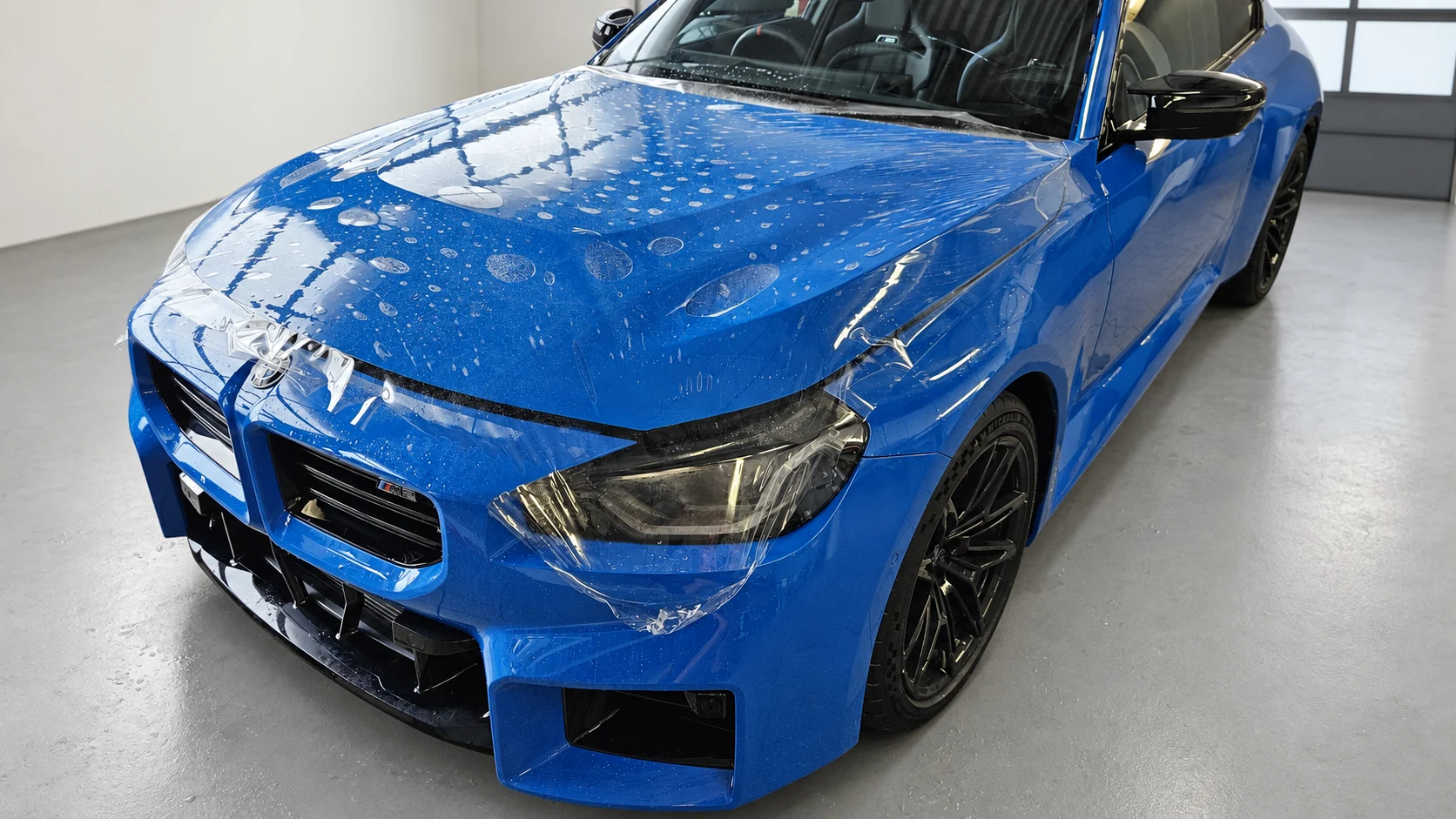 PPF plėvelės klijavimas ant mėlyno BMW kėbulo